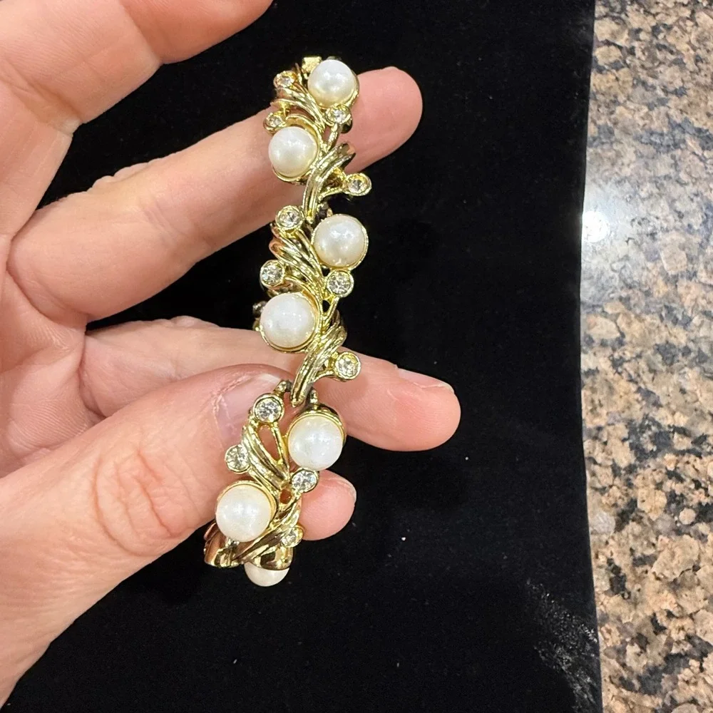 Vintage Gold‎ Tone Faux Pearl and Rhinestone Floral Link Bracelet Foldover Clasp